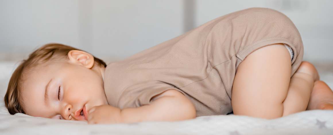 Kdy mohou děti bezpečně spát na břiše?