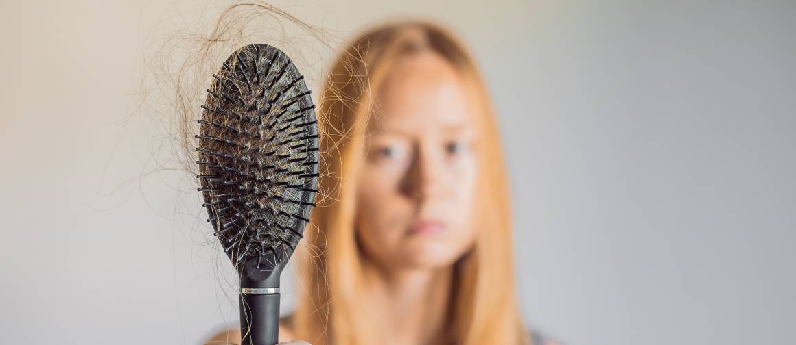 Oprava poškozených vlasů: Tipy pro obnovení zdravých vlasů