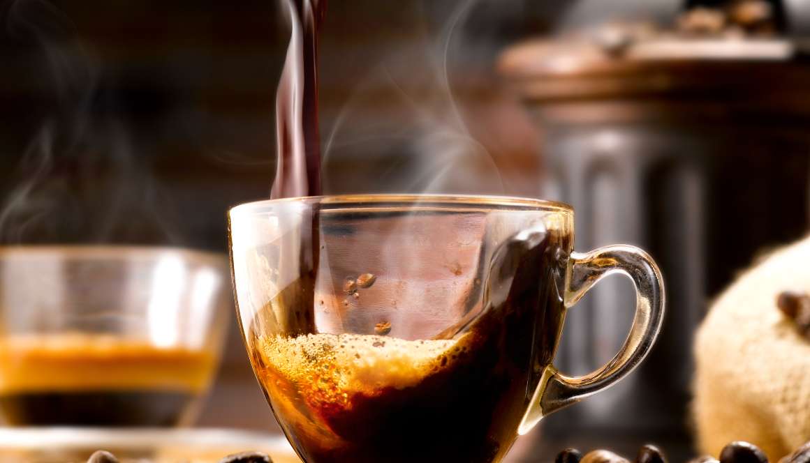 Zjistěte, jaký vliv má kofein na hladinu hořčíku a jak ovlivňuje vaše zdraví. Zjistěte více o kávě, vyčerpání hořčíku a prevenci.