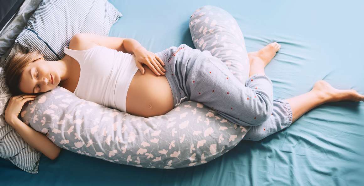 ideální poloha pro spaní během těhotenství-první 3 měsíce